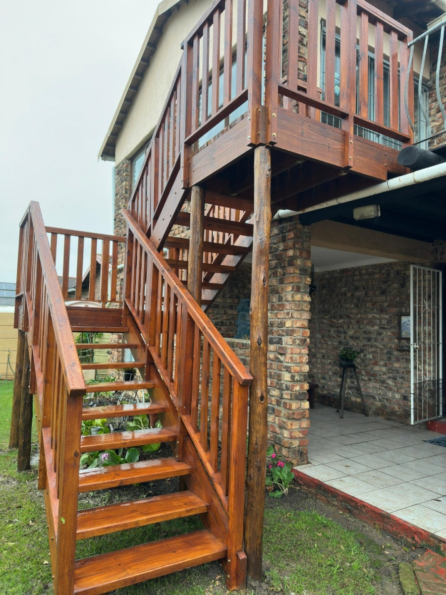 To Let  Bedroom Property for Rent in Wavecrest Eastern Cape